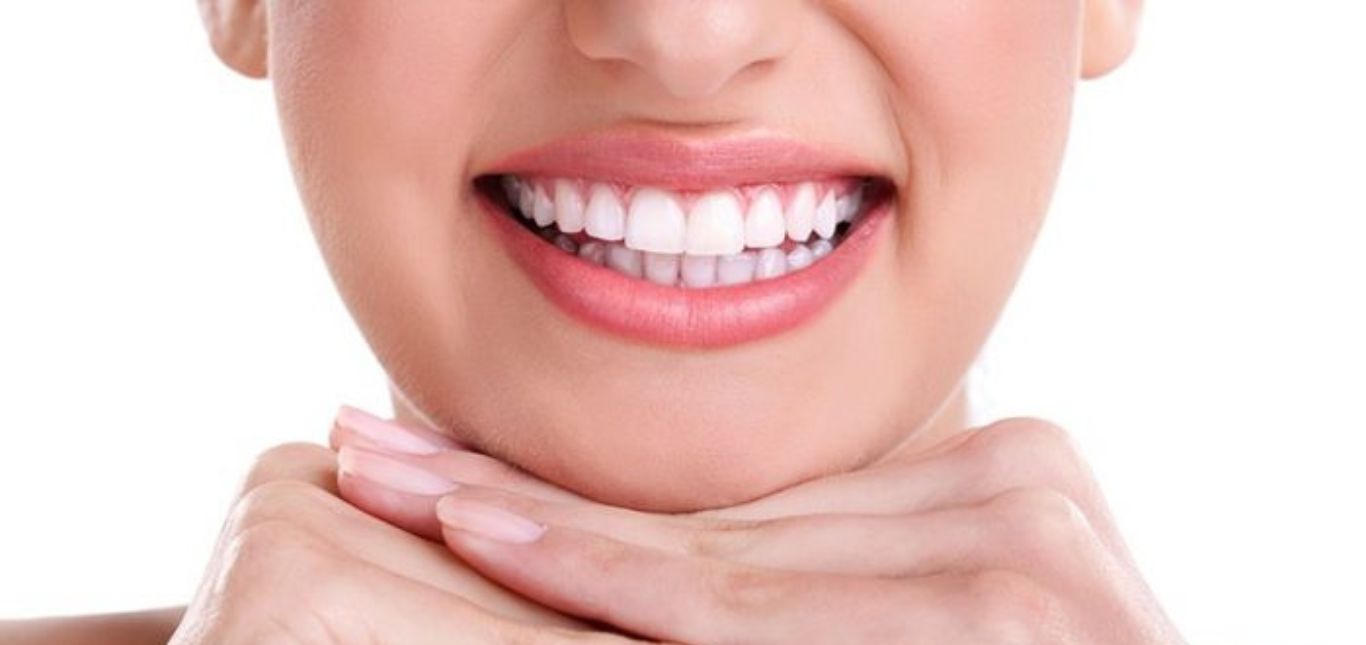 why-visit-a-cosmetic-dentist-for-undergoing-teeth-whitening-procedures